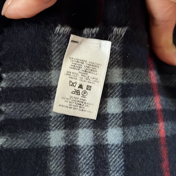 Burberry Cashmere wool blend winter Scarf Blue red and white with fringe - Picture 6 of 17